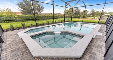 Luxurious 7-bedroom Solterra Home With Pool & Game