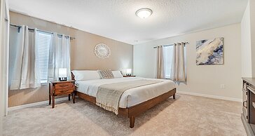 Luxurious 7-bedroom Solterra Home With Pool & Game