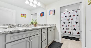 Luxurious 7-bedroom Solterra Home With Pool & Game