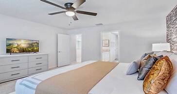 Extraordinary 5BR Private Pool Near Disney Area!