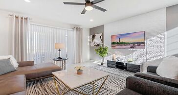 Extraordinary 5BR Private Pool Near Disney Area!