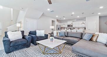 Extraordinary 5BR Private Pool Near Disney Area!