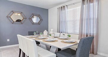 Extraordinary 5BR Private Pool Near Disney Area!