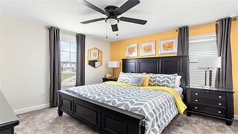 Stunning Villa With Pool, Near All Attractions