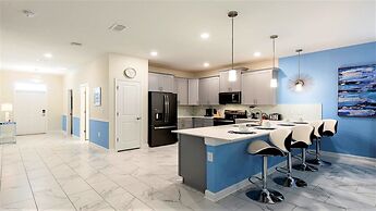 Stunning Villa With Pool, Near All Attractions