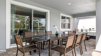 Stunning Villa With Pool, Near All Attractions