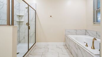 Storey Lake 9BR Wonderland Home 2852