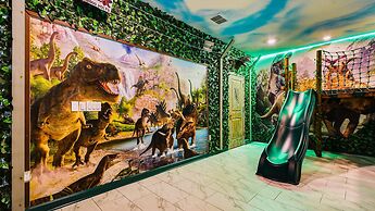 Storey Lake 9BR Wonderland Home 2852