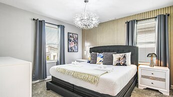 Storey Lake 9BR Wonderland Home 2852