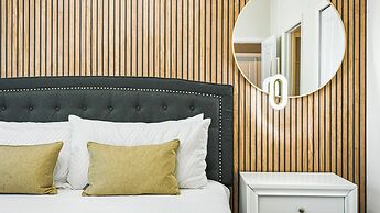 Storey Lake 9BR Wonderland Home 2852