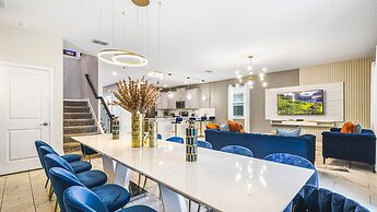 Storey Lake 9BR Wonderland Home 2852