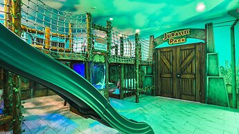 Storey Lake 9BR Wonderland Home 2852