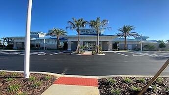 Spacious Home: Private Pool & Resort Access