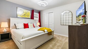 Spacious Home: Private Pool & Resort Access