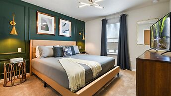 Spacious Home: Private Pool & Resort Access