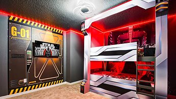 Spacious Home: Private Pool & Resort Access