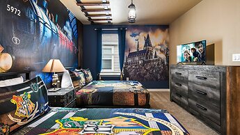 Spacious Home: Private Pool & Resort Access