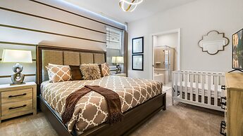 Spacious Home: Private Pool & Resort Access