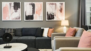 Spacious Home: Private Pool & Resort Access