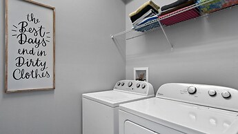 Themed Rooms & Pool in Quiet Neighborhood