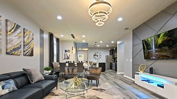 Themed Rooms & Pool in Quiet Neighborhood