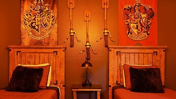 Themed Rooms & Pool in Quiet Neighborhood