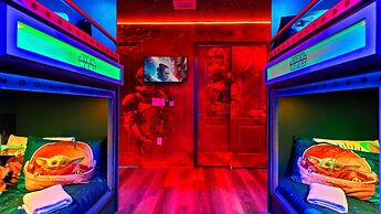 Themed Rooms & Pool in Quiet Neighborhood