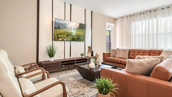 Luxury Home: Pool, Theater, Near Disney