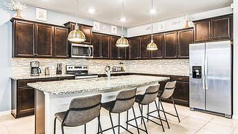 Magical Getaway With Themed Rooms & Amenities