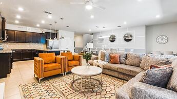 Magical Getaway With Themed Rooms & Amenities