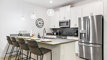 Themed 5BR Pool Home in Championsgate Close2disney