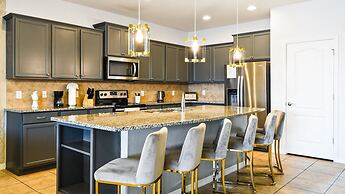 Elegant Orlando Home: Pool, Spa & Theme Parks