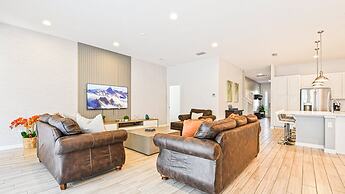 Spacious 12-bed Villa With Pool & Resort Amenities