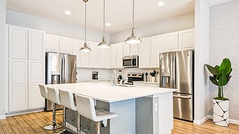 Spacious 12-bed Villa With Pool & Resort Amenities