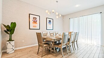 Spacious 12-bed Villa With Pool & Resort Amenities