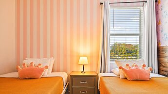 Spacious 12-bed Villa With Pool & Resort Amenities