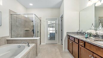 Private Pool Home Near Disney & Legoland