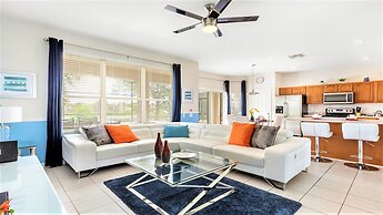 Home With Lakeview Close to Disney w Pool