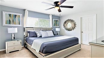 Home With Lakeview Close to Disney w Pool