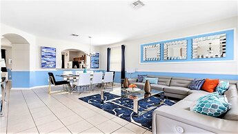 Home With Lakeview Close to Disney w Pool