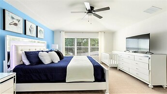 Home With Lakeview Close to Disney w Pool