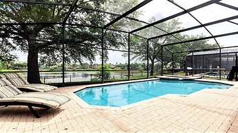 Home With Lakeview Close to Disney w Pool