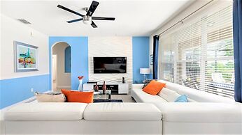 Home With Lakeview Close to Disney w Pool