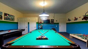 Disney & Star Wars Haven: 6br, Pool & Game Room!