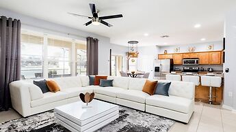 Disney & Star Wars Haven: 6br, Pool & Game Room!