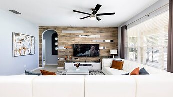 Disney & Star Wars Haven: 6br, Pool & Game Room!