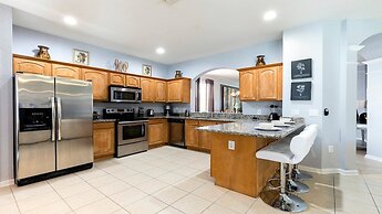 Disney & Star Wars Haven: 6br, Pool & Game Room!