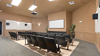 Disney & Star Wars Haven: 6br, Pool & Game Room!