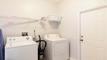 Disney & Star Wars Haven: 6br, Pool & Game Room!