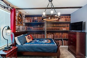 5BR Modern Home Near Disney, Themed Rooms, Pool